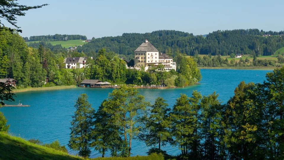 Vista sul lago Fuschl e sul castello di Fuschl