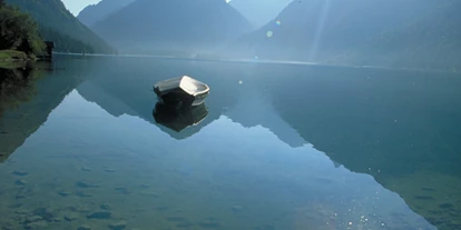 Trip with children - Wildermieming - glasklares Wasser, naturbelassen und mit strahlendem Sonnenschein - das gibts nur am Heiterwanger See - Badesee Heiterwanger See