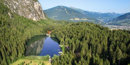 Ausflug mit Kindern - Witterung: Bewölkt - Greifenburg - Luftaufnahme des Tristacher See oberhalb von Lienz - Naturbadesee Tristacher See