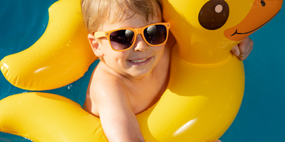 Ausflug mit Kindern - Themenschwerpunkt: Schwimmen - Kössen - Symbolbild für Ausflugsziel Aquarena Kitzbühel. Keine korrekte oder ähnlich Darstellung! - Aquarena Kitzbühel