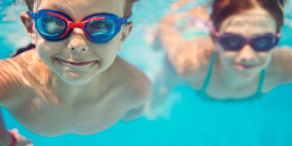 Ausflug mit Kindern - Mieders - Symbolbild für Ausflugsziel Alpenschwimmbad Wattens. Keine korrekte oder ähnlich Darstellung! - Alpenschwimmbad Wattens