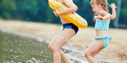 Ausflug mit Kindern - Themenschwerpunkt: Schwimmen - Mühlbach (Moosdorf) - Symbolbild für Ausflugsziel Strandbad Laiter. Keine korrekte oder ähnlich Darstellung! - Strandbad Laiter
