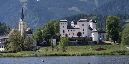 Ausflug mit Kindern - Umgebungsschwerpunkt: Berg - PLZ 5611 (Österreich) - Schwimmen im Goldegger See mit einer traumhaften Kulisse und Blick auf das prächtige Schloss Goldegg. - Moorbadeanstalt