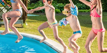 Ausflug mit Kindern - Themenschwerpunkt: Schwimmen - Erlbrücke - Symbolbild für Ausflugsziel Freischwimmbad Matrei in Osttirol. Keine korrekte oder ähnlich Darstellung! - Freischwimmbad Matrei in Osttirol