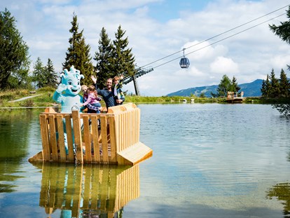 Ausflug mit Kindern - Ausflugsziel ist: ein Freizeitpark - Österreich - Mit dem Floß über den Geistersee am Geisterberg in St. Johann - Alpendorf - Geisterberg