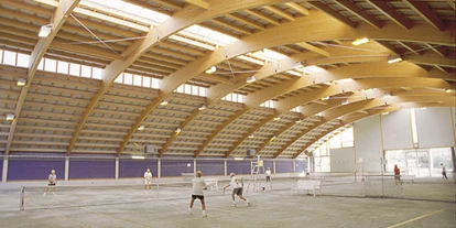 Ausflug mit Kindern - Ausflugsziel ist: eine Sportanlage - Bad Säckingen - Tennishalle Höchenschwand