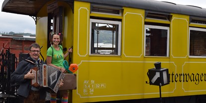 Ausflug mit Kindern - PLZ 8451 (Österreich) - Kinderprogramm und Musikunterhaltung während der Fahrt und an den Stationen - "Stainzer Flascherlzug" 