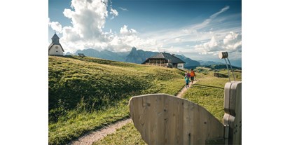 Ausflug mit Kindern - Alter der Kinder: 1 bis 2 Jahre - Südtirol - Familienwanderung am Pralongiá - Bioch – Arlara Plateau. - Leichte Wanderung am Pralongiá - Bioch – Arlara Plateau