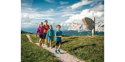 Trip with children - Reischach (Trentino-Südtirol) - Familienwanderung am Pralongiá - Bioch – Arlara Plateau. - Leichte Wanderung am Pralongiá - Bioch – Arlara Plateau