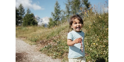 Trip with children - Reischach (Trentino-Südtirol) - Familienwanderung. - Leichte Wanderung am Pralongiá - Bioch – Arlara Plateau