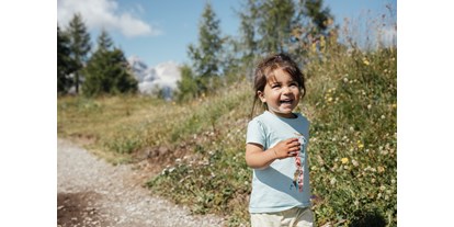 Ausflug mit Kindern - Alter der Kinder: 1 bis 2 Jahre - St. Martin in Thurn - Familienwanderung. - Leichte Wanderung am Pralongiá - Bioch – Arlara Plateau