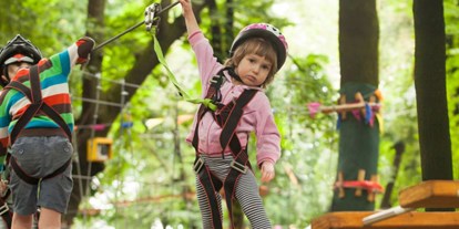 Ausflug mit Kindern - Ausflugsziel ist: ein Freizeitpark - Sankt Lorenzen (Trentino-Südtirol) - Symbolbild für Ausflugsziel Abenteuerpark. Keine korrekte oder ähnlich Darstellung! - Abenteuerpark