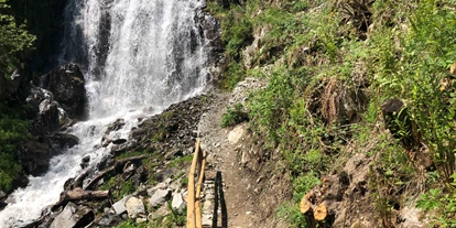 Ausflug mit Kindern - Alter der Kinder: 1 bis 2 Jahre - Reischach (Trentino-Südtirol) - Egger Wasserfall - auf dem Weg zum Klammbach Wasserfall - Familienwanderung zum Klammbach Wasserfall