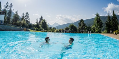 Ausflug mit Kindern - Ausflugsziel ist: eine Sportanlage - Steinhaus/ Ahrntal - ©TV Gsieser Tal_Harald Wisthaler - Freischwimmbad Panorama in Welsberg