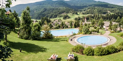 Ausflug mit Kindern - Bad: Schwimmbad - Sankt Lorenzen (Trentino-Südtirol) - ©TV Gsieser Tal_Harald Wisthaler - Freischwimmbad Panorama in Welsberg