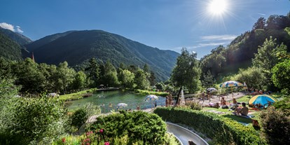 Ausflug mit Kindern - Themenschwerpunkt: Schwimmen - Wolkenstein - Gröden - Naturbadeteich Lüsen