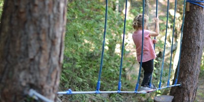 Ausflug mit Kindern - Preisniveau: kostenlos - Töll - Partschins - Der Eichhörnchenweg erfordert Konzentration und Geschick!  - Eichhörnchenweg