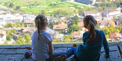 Ausflug mit Kindern - Preisniveau: kostenlos - Töll - Partschins - Eine kleine Pause mit Ausblick auf Marling und Meran! - Eichhörnchenweg