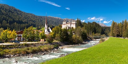 Ausflug mit Kindern - Kinderwagen: vollständig geeignet - Dorf Tirol - Familienwanderung zum Schloss Wolfsthurn in Mareit