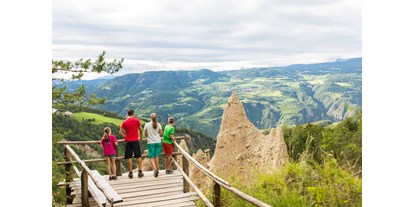 Ausflug mit Kindern - Ausflugsziel ist: ein Naturerlebnis - Feldthurns - Aussichtsplattform bei den Erdpyramiden - Erdpyramiden Steinegg