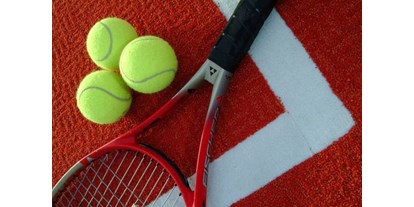 Ausflug mit Kindern - Preisniveau: günstig - Schlanders - Tennis im Sportwell Mals - Hallen- und Freibad im Sport- und Gesundheitszentrum Sportwell