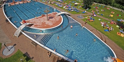 Ausflug mit Kindern - Themenschwerpunkt: Wasser - St.Vigil in Enneberg - Überblick - Freischwimmbad Klausen