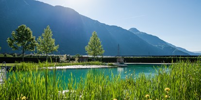 Ausflug mit Kindern - Sportanlage: Fußballplatz - Steinegg (Trentino-Südtirol) - Naturbad bei Sonnenaufgang - Naturbad Gargazon