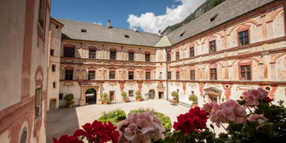 Trip with children - sehenswerter Ort: Schloss - Austria - Renaissance Innenhof - Schloss Tratzberg