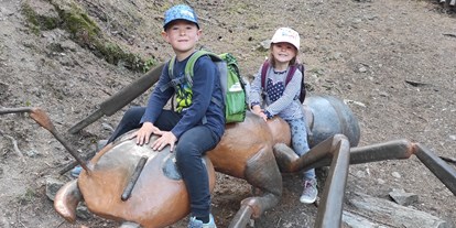 Ausflug mit Kindern - PLZ 7535 (Schweiz) - Familienwanderung auf dem "Gumperle"-Weg