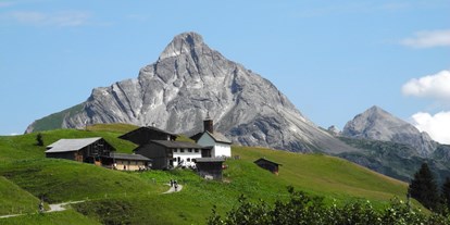 Ausflug mit Kindern - sehenswerter Ort: Kirche - Wald am Arlberg - Walsersiedlung Bürstegg