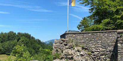 Ausflug mit Kindern - Witterung: Bewölkt - PLZ 6863 (Österreich) - Die Barbakane - Burgruine Alt-Ems