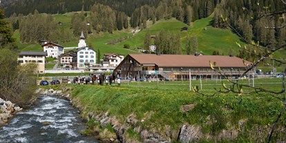 Ausflug mit Kindern - Witterung: Regenwetter - Schweiz - Reithallle - Reitschule Davos