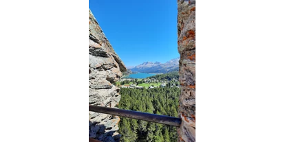 Ausflug mit Kindern - Ausflugsziel ist: ein Naturerlebnis - Graubünden - Aussicht vom Turmdach - Naturzentrum Torre Belvedere