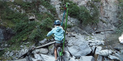 Ausflug mit Kindern - Ausflugsziel ist: eine Sportanlage - Graubünden - Abenteuer Seilpark "Curtin Medelin"