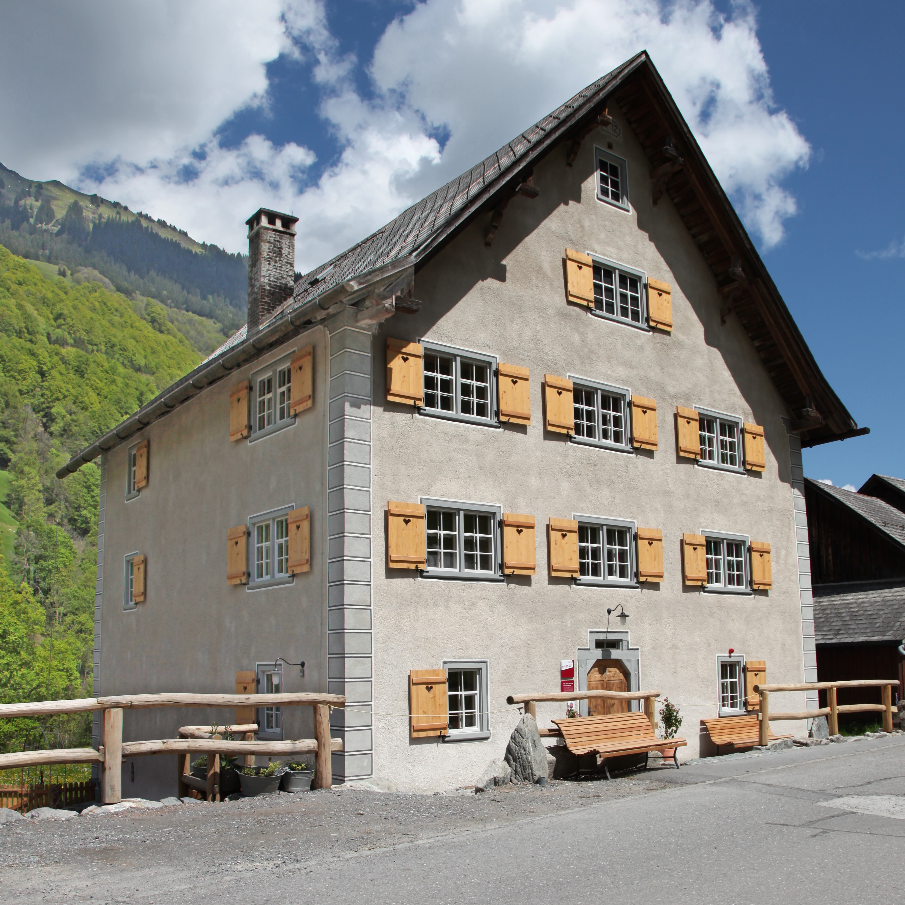 Ausflugsziel - Die Alte Post ist ein Spätbarockbau voller Überraschungen, die man hier nie erwarten würde. - Alte Post im Weisstannental
