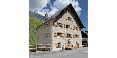 Ausflug mit Kindern - PLZ 7023 (Schweiz) - Die Alte Post ist ein Spätbarockbau voller Überraschungen, die man hier nie erwarten würde. - Alte Post im Weisstannental
