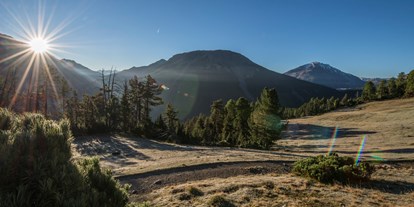 Ausflug mit Kindern - Witterung: Bewölkt - Ostschweiz - Sonnenaufgang auf der Alp Grimmels im Schweizerischen Nationalpark. - Paradies der Murmeltiere: Alp Grimmels