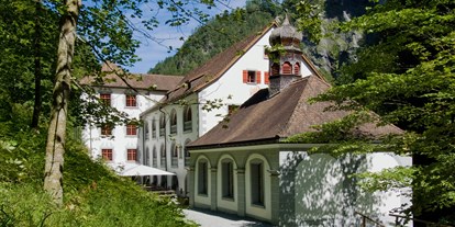 Ausflug mit Kindern - Alter der Kinder: 6 bis 10 Jahre - PLZ 7082 (Schweiz) - Altes Bad Pfäfers mit Kapelle. - Altes Bad Pfäfers