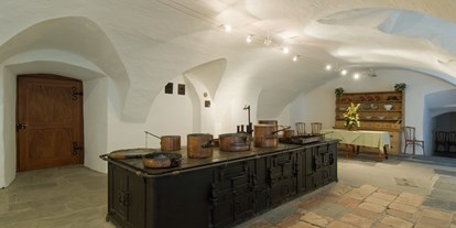 Ausflug mit Kindern - Ausflugsziel ist: ein Bad - PLZ 7018 (Schweiz) - Alte Küche. Hier wurde für die Kurgäste gekocht. - Altes Bad Pfäfers
