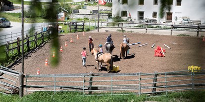 Ausflug mit Kindern - Themenschwerpunkt: Wandern - Davos Platz - Erlebnis Pferde Halbtage - Stalla Chapella / Bogenparcours Engadin