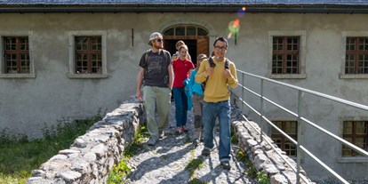 Ausflug mit Kindern - Schatten: halb schattig - Graubünden - Bärenausstellung S-charl