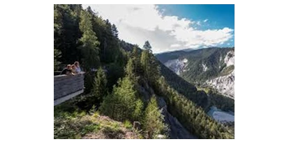 Trip with children - Mutten - Blick in die Rheinschlucht von der Aussichtsplattform Islabord - Aussichtsplattform Islabord