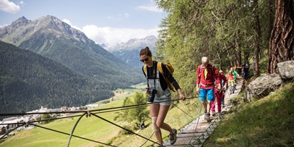 Ausflug mit Kindern - Themenschwerpunkt: Wandern - Davos Platz - Schellen-Ursli-Weg oberhalb Guarda 
©Dominik Täuber - Schellen-Ursli-Weg