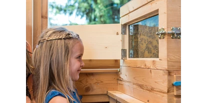 Ausflug mit Kindern - sehenswerter Ort: Garten - Kleinberg (Nußdorf am Haunsberg) - Honigbienen live erleben im Bienenhaus - Bienenerlebnisweg