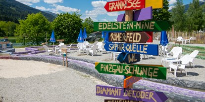 Ausflug mit Kindern - barrierefrei - Rauris - Eine große Auswahl an Edelsteinen findet ihr auch in unserem Souvenirshop - Edelsteinpark Niedernsill