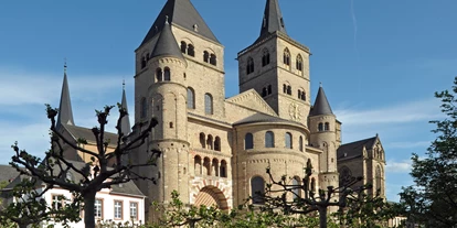 Ausflug mit Kindern - Hilscheid - Westfassade des Trierer Domes. 
Fotoaufnahme: Rita Heyen, Bistum Trier - Trierer Dom