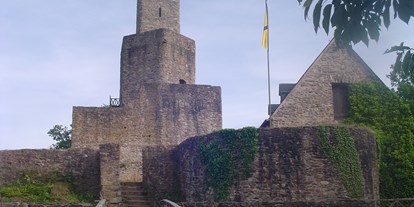 Ausflug mit Kindern - Ausflugsziel ist: ein Wandergebiet - Gräfendhron - Burg Grimburg - Burg Grimburg