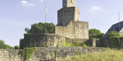 Ausflug mit Kindern - Ausflugsziel ist: ein Aussichtspunkt - Gräfendhron - Burg Grimburg