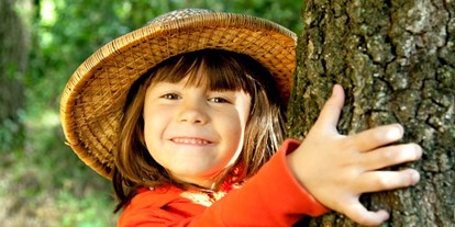 Ausflug mit Kindern - Umgebungsschwerpunkt: Land - PLZ 7412 (Österreich) - Symbolbild für Ausflugsziel Waldlehrpfad mit Ausblick. Keine korrekte oder ähnlich Darstellung! - Waldlehrpfad mit Ausblick