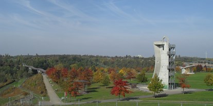 Ausflug mit Kindern - Themenschwerpunkt: Entdecken - Thüringen - Endeckerturm, im Hintergrund die Drachenschwanzbrücke - Neue Landschaft Ronneburg